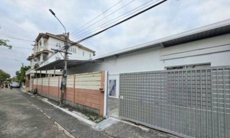 ให้เช่าโรงงาน / โกดัง - ให้เช่า โกดัง ในซอยลาดพร้าว 93 พร้อมออฟฟิศ สำหรับเป็นที่เก็บสินค้า