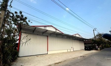 ให้เช่าโรงงาน / โกดัง - ให้เช่าโกดังสร้างใหม่ซอยกรุงเทพกรีฑาขนาด 650ตรม มี 2 Unit หรือเช่ารวม 2 Unit รวมขนาด 1300 ตรมรถใหญ่เข้าได้ มีห้องน้ำ 2