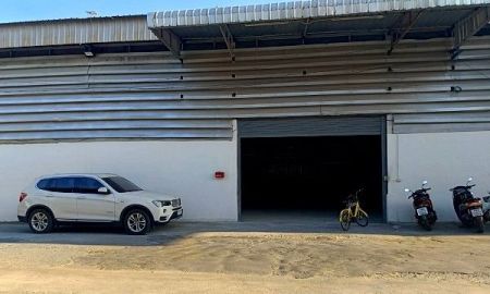 ให้เช่าโรงงาน / โกดัง - ให้เช่าโกดังซอยนวลจันทร์ขนาด 580 ตรม -เทรลเลอร์เข้าได้ มีออฟฟิศห้องน้ำ ในตัวไฟฟ้า 3 เฟสใกล้ BTS สีชมพู สถานี รามอินทรา กม6