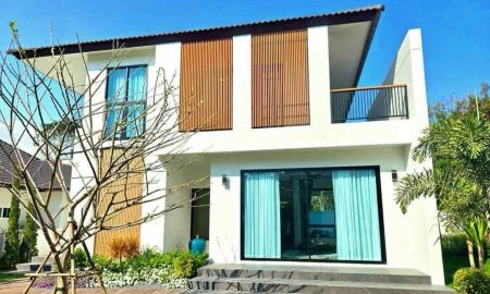 ขายบ้าน - บ้านสวย Pool Villa สร้างใหม่ 5 ห้องนอน โซนหางดง เชียงใหม่ สะดวกสบาย เดินทางเข้าเมืองง่าย ใกล้สนามบินเพียง 15 นาที!