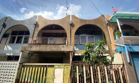 ขาย-ให้เช่าทาวน์เฮาส์ - ขาย/ให้เช่า ทาวน์เฮ้าส์ 3 ห้องนอน 2 ชั้น ในซอยเอกมัย 12 เนื้อที่ 24 ตรว ทำเลศักยภาพมาก เหมาะสำหรับรีโนเวท