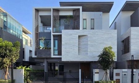 ให้เช่าบ้าน - ให้เช่าบ้านหรู3ชั้น ใกล้ เดอะ ไนน์ ใกล้จุดขึ้นลงทางด่วนฉลองรัชเพียง2.2กิโลเมตร ใกล้ทองหล่อเพียง5กม.โครงการ The Gentry พัฒนาการ 2