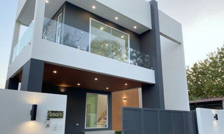 ขายบ้าน - ขายบ้านเดี่ยวโมเดิร์นพรีเมี่ยมแปลงหัวมุมราคาถูก ฟรีโอน ขนาด54ตรว หน้าบ้านไม่ชนใคร แม่ริม เชียงใหม่.