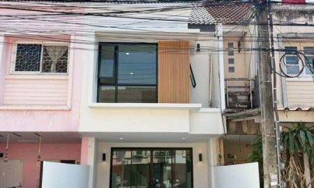 ขายทาวน์เฮาส์ - หมู่บ้านเฟิสท์โฮม ซอยวัชรพล สุขาภิบาล 5 รีโนเวทใหม่