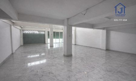 ขายอาคารพาณิชย์ / สำนักงาน - ขายอาคารพาณิชย์ 4.5 ชั้น 35 ตารางวา ติดถนนลาดพร้าว ติดMRT สายสีเหลือง (สถานีลาดพร้าว 101)