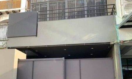 ให้เช่าทาวน์เฮาส์ - ให้เช่าโฮมออฟฟิศ 3 ชั้น ซอยพระราม9 ซอย 19 พื้นที่ 350 ตรม. เหมาะทำออฟฟิศ ใกล้ เซ็นทรันพระราม9