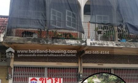 ขายอาคารพาณิชย์ / สำนักงาน - ขายด่วนตึกแถว 3 ชั้น 2 คูหาตีทะลุเข้าหากัน พร้อมโกดัง ถนนราษฎร์บำรุง ซอย1 อยู่ใจกลางเมืองสุพรรณบุรี เนื้อที่ 96.4 ตารางวา