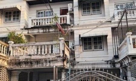 ขายทาวน์เฮาส์ - ขายบ้าน อุดมสุข 51 ใกล้ 7-11 และตลาด เพียง 200 เมตร ถนนซอยกว้างมาก