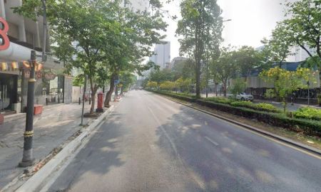 ขายอาคารพาณิชย์ / สำนักงาน - ขายตึกแถว 5 ชั้นครึ่ง 3 คูหา ติดถนนสีลม ใกล้รถไฟฟ้าเพียง 600 เมตร