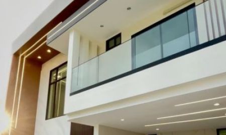 ขายบ้าน - บ้านใหม่ 2 ชั้น สไตล์โมเดิร์น ใกล้สนามบิน แหล่งชุมชน ฟรีติดแอร์ทุกห้อง ติดวงแหวนรอบสอง รถไม่ติด