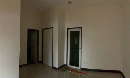 ขายบ้าน - ขายบ้านหมู่บ้านร่มฉัตร ซอยแรก ราคา 1,500,000 บาท