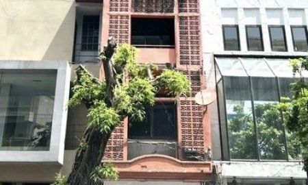 ให้เช่าอาคารพาณิชย์ / สำนักงาน - ให้เช่าอาคารพาณิชย์4ชั้น 1 คูหา พร้อมพงษ์ ทำเลดีมาก ติดถนนใหญ่ ใกล้ Emquatier l และBTS พร้อมพงษ์