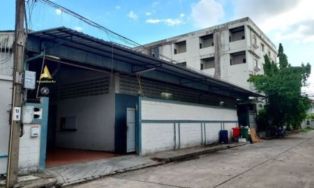 ให้เช่าโรงงาน / โกดัง - ให้เช่าโกดังมีสำนักงาน บ้านพักคนงาน พื้นที่รวม 1,000 ตร.ม. ย่านพัฒนาการ ทำครัวกลางได้ รถเทรลเลอร์เข้าได้