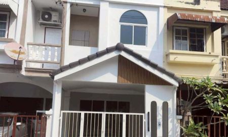 ขายทาวน์เฮาส์ - ทาวน์เฮ้าส์ 2 ชั้น รีโนเวทใหม่สวยพร้อมอยู่ หมู่บ้านวรางกูล ถนนเลียบคลองสอง