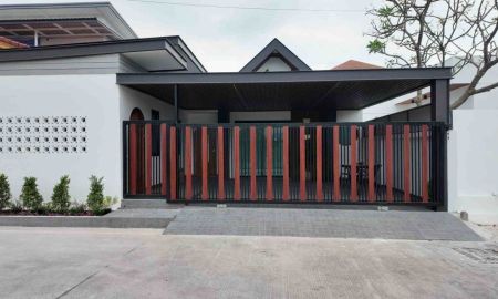 ขายบ้าน - ขายบ้านเดี่ยว 3 ห้องนอน ทุบสร้างใหม่! มีพื้นที่สวนหลังบ้าน ซอยพรประภานิมิตร