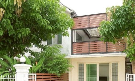 ขายบ้าน - ขายบ้านเดี่ยวสัมมากร 58 ตรว. อยู่เอง 1 โซน อีกโซนปล่อยเช่าได้ 12,500 บ./ด. ใกล้ MRT รามคำแหง