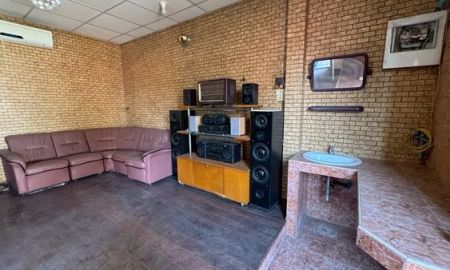 ขายบ้าน - ขายบ้านพร้อมที่ดิน 69 ตรว. ซ.จรัญฯ 63 บ้านพื้นที่เยอะ มีพื้นที่ปลูกต้นไม้ 40 ตรว. หรือโรงจอดรถ กว้าง