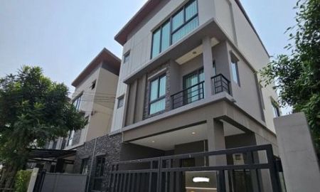 ขาย-ให้เช่าบ้าน - ขาย/เช่า บ้านแฝด 3 ชั้น Baan Klang Muang THE EDITION พระราม 9 - กรุงเทพกรีฑา หลังมุมโซน Private ทิศเหนือ