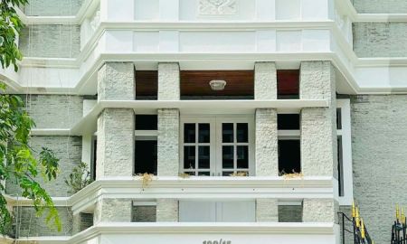 ให้เช่าทาวน์เฮาส์ - ทาวน์โฮมหรูและโฮมออฟฟิศ ชิชา คาสเซิล สุขุมวิท 31 | 3 4 ห้องนอน พื้นที่ใช้สอย 350 ตร.ม.