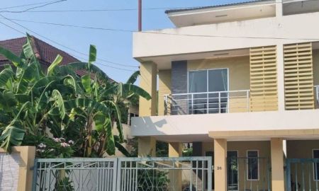 ให้เช่าบ้าน - ให้เช่า บ้านแฝด 3 ชั้น บ้านพึ่งสร้าง ซอย กรุงเทพกรีฑาซอย 8 แยก 2 เฟอร์นิเจอร์ครบ พร้อมอยู่ ราคา 20,000 บาท/เดือน