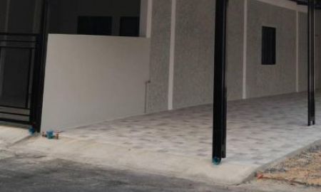 ให้เช่าทาวน์เฮาส์ - ให้เช่าบ้านรามอินทรา ราคาถูก ปากซอยมีรถไฟฟ้า บ้านหลังมุม รีโนเวทใหม่ 2นอน 2น้ำ 2ห้องครัว