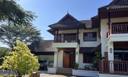 ขายบ้าน - บ้านไม้สักแท้ 2 ชั้น ท่ามกลางธรรมชาติสัมผัสความอบอุ่นของ ในบรรยากาศทุ่งนา เงียบสงบ ร่มรื่น เหมาะกับการพักผ่อน ในใช้ชีวิตอย่างมีคุณภาพ