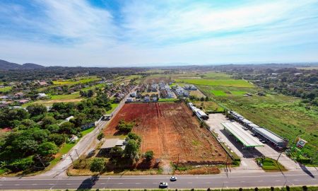 ขายที่ดิน - ขายด่วนที่ดินเปล่าติดถนนพหลโยธิน จำนวน 5 แปลง เนื้อที่ 13 ไร่ 57.7 ตร.ว. ต.นางแล อ.เมือง จ.เชียงราย หน้าหมู่บ้านภูวารี ถมแล้ว ทำเลดี ที่สวย