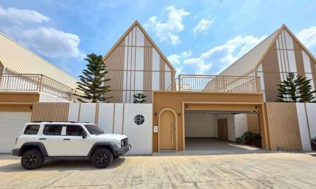 ขาย-ให้เช่าบ้าน - ขายและให้เช่าบ้านพลูวิลล่าหรู โครงการ นาริตะ วิลล่า พัทยา ชลบุรี