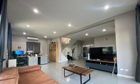 ขายบ้าน - ด่วน ลดต่ำกว่าทุน บ้านเดี่ยวหลังมุม The Plant Onnut-Motorway ขายขาดทุน 4.8 ล้าน บ้านไซค์ใหญ่ แถมเฟอร์นิเจอร์ ฟรีโอน