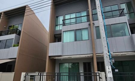 ให้เช่าทาวน์เฮาส์ - ให้เช่า ทาวน์โฮม 3 ชั้น บ้านกลางเมือง พระราม 9 - กรุงเทพกรีฑา หลังมุม พร้อมเข้าอยู่ ใกล้สนามบินสุวรรณภูมิมาก ราคา 45,000 บาท/เดือน