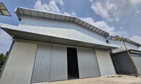 ให้เช่าโรงงาน / โกดัง - ให้เช่าโกดัง ขนาด 400 ตารางเมตร ซอยลาดกระบัง 14/1 สูง10-12 เมตร ใกล้สนามบินสุวรรณภูมิ