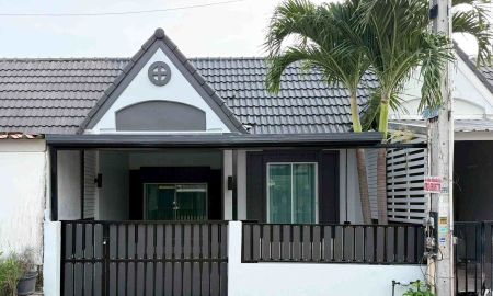 ขายทาวน์เฮาส์ - ขายทาวน์เฮ้าส์ 1 ชั้น รีโนเวทใหม่ 2 ห้องนอน สยามคันทรีคลับ