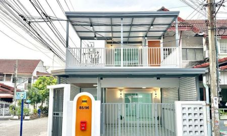 ขายทาวน์เฮาส์ - ขายทาวน์เฮ้าส์ 2 ชั้น บ้านอุบลชาติ 2 ซอย 6 หลังมุม เนื้อที่ 28.4 ตารางวา 3 ห้องนอน ซอยบางรักน้อย 15 ตำบลบางรักน้อย อำเภอเมืองนนทบุรี จังหวัดนนทบุรี