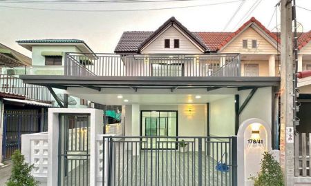 ขายทาวน์เฮาส์ - ขายทาวน์เฮ้าส์ 2 ชั้น หมู่บ้านบัวทอง 4 ซอย 1/4 หลังมุม เนื้อที่ 24 ตารางวา 2 ห้องนอน ตำบลพิมลราช อำเภอบางบัวทอง จังหวัดนนทบุรี