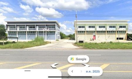 ขายที่ดิน - ขายที่ดินพร้อมสิ่งปลูกสร้าง อาคารพาณิชย์ 10ห้อง 2ชั้น บนเนื้อที่ 111ไร่ ติดถนน ทล.2068 ขามทะเลสอ นครราชสีมา หน้ากว้าง 100เมตร