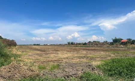 ขายที่ดิน - ขายที่ดินลาดกระบัง เนื้อที่50-3-79ไร่บนทำเลศักยภาพย่านถนนคุ้มเกล้านำเสนอสำหรับนักลงทุนและ Developer โดยรอบมีโครงการหมู่บ้านจัดสรรและชุมชนอยู่อาศัย