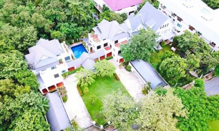 ให้เช่าบ้าน - สนามกอล์ฟ 18 หลุม ซอยเสรีไทย 51-61 4นอน ให้เช่าคฤหาสน์ 3ชั้น 200ตารางวา Chocolate Ville 2.1 กม. 1,200ตรม. 3น้ำ