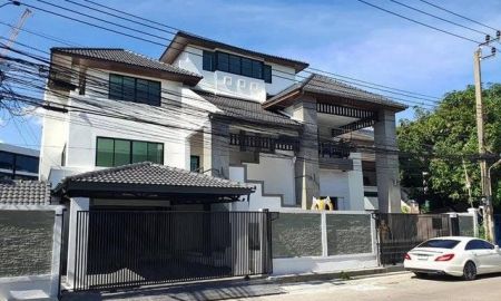 ให้เช่าอาคารพาณิชย์ / สำนักงาน - ให้เช่าอาคารสำนักงาน4.5 ชั้นใกล้ทางด่วน เอกมัย - รามอิทรา 2 นาที เซ็นทรัลอีสวิล CDC ใน ศรีวรา Town in Town