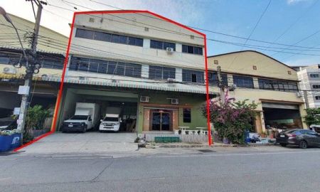 ขายโรงงาน / โกดัง - ขายอาคารสำนักงาน 3 ชั้นและโกดัง พื้นที่ 180 ตรว. พื้นที่ใช้สอยประมาณ 950 ตรม. ซอยแพรกษา 3/1 เมืองสมุทรปราการ ถนนซอยกว้าง 16 เมตร