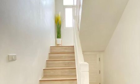 ให้เช่าบ้าน - ปล่อยเช่าบ้าน 2 ชั้นพร้อมอ่างอาบน้ำ มีระบบรักษาความปลอดภัย สันทราย เชียงใหม่