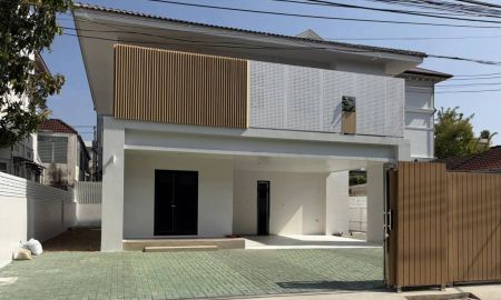 ขาย-ให้เช่าบ้าน - ขาย/ให้เช่าถูกมาก!! บ้านเดี่ยว 2 ชั้น สร้างใหม่ ทำเลทอง ซ.รัชดานิเวศน์ 14 ใกล้ MRT เซ็นทรัลพระราม 9 ทางด่วนฯ