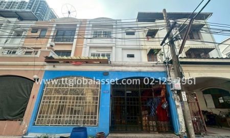 ขายทาวน์เฮาส์ - ทาวน์โฮม 3.5 ชั้น 31 ตารางวา พระราม 9 ซอย 11เหมาะสำหรับการลงทุน ราคาดีสุดในย่านนี้