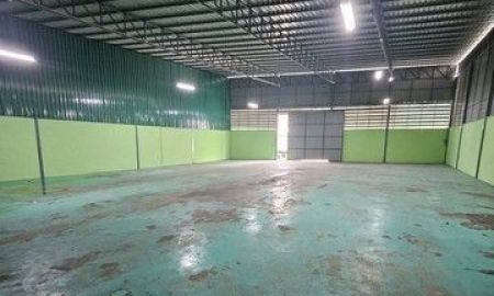 ให้เช่าโรงงาน / โกดัง - ให้เช่าโกดังขนาด 560 ตรม. ขนาด กว้าง 18 เมตร ลึก 32 เมตร รถคอนเทนเนอร์เข้าได้ ย่านแสมดำ บางขุนเทียน ซ.บางกระดี่ 41