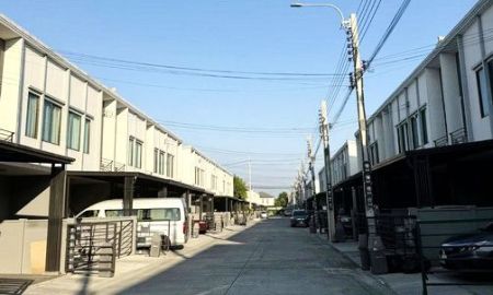 ให้เช่าทาวน์เฮาส์ - ให้เช่า] หมู่บ้าน พลีโน่ บางนา - อ่อนนุช / 3 ห้องนอน 2 ห้องน้ำ / 18 ตรว. 120 ตรม. **16,000**