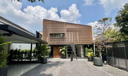 ขายบ้าน - For Saleขายบ้านเดี่ยว 7 ห้องอเนกประสงค์ + Master Bedroom Modern Loft Pool Villa ใจกลางสุขุมวิท 77