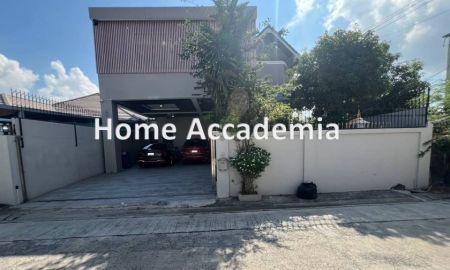 ขายบ้าน - ขายบ้านเดี่ยว หลังใหญ่เนื้อที่ 60 ต.ร.ว. ปลูกสร้างเต็มเนื้อที่ สิ่งปลูกสร้างอยู่ซอยทุ่งเศรษฐี 25 ใกล้มหาวิทยาลัยรามคำแหง 2