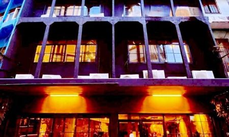 ให้เช่าอาคารพาณิชย์ / สำนักงาน - เซ็นทรัล ลาดพร้าว 300 ม. MRT พหลโยธิน 150 ม. คาเฟ่ คลินิก โชว์รูม อาคาร 3 ชั้น 7 นอน 5 น้ำ อาคาร 2 คูหาตีทะลุ