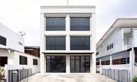 ให้เช่าอาคารพาณิชย์ / สำนักงาน - ให้เช่าอาคารสำนักงาน 48 ตร.ว. บางนาตราด ซอย 13 เชื่อมถนน อุดมสุข ซอย 42 หรือ 56 และ บางนาตราด ซอย 19 3.5 ชั้น มี ดาดฟ้า