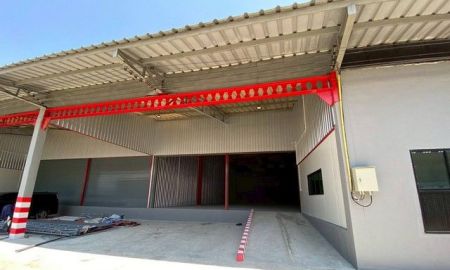 ให้เช่าโรงงาน / โกดัง - ให้เช่าโกดังขนาด 540 ตารางเมตร พร้อมออฟฟิศในตัว ถนน ศรีนครินทร์ หนามแดง ถนนกว้างเข้า-ออก ได้สะดวก รถเทเลอร์เข้าได้