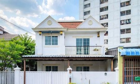 ให้เช่าบ้าน - MRT บางกะปิ 800 ม. บ้านเดี่ยว 4 นอน 2 น้ำ MRTเดอะมอลล์ บางกะปิ 400 ม. 50 ตร.ว. 200 ตร.ม. บิ๊กซี ลาดพร้าว 900 ม. โลตัส บางกะปิ 900 ม.